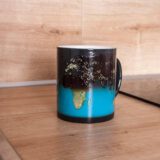 Mad-Monkey-Tasse-mit-Weltkarte-Farbwechsel-Tasse-Tag-und-Nacht-Schwarz-Blau-0 Mad-Monkey-Tasse-mit-Weltkarte-Farbwechsel-Tasse-Tag-und-Nacht-Schwarz-Blau-0
