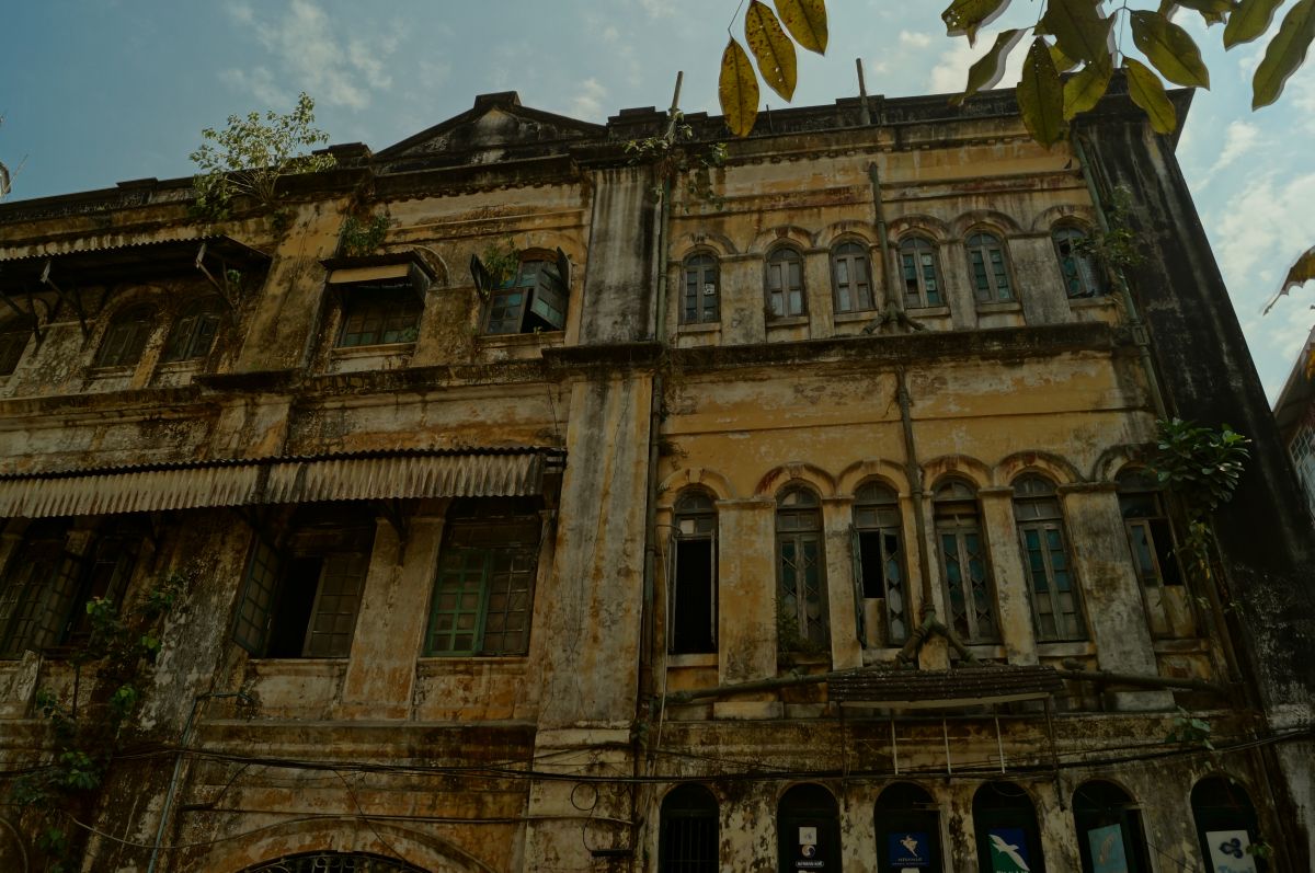 Altes Kolonialgebäude in Yangon Myanmar