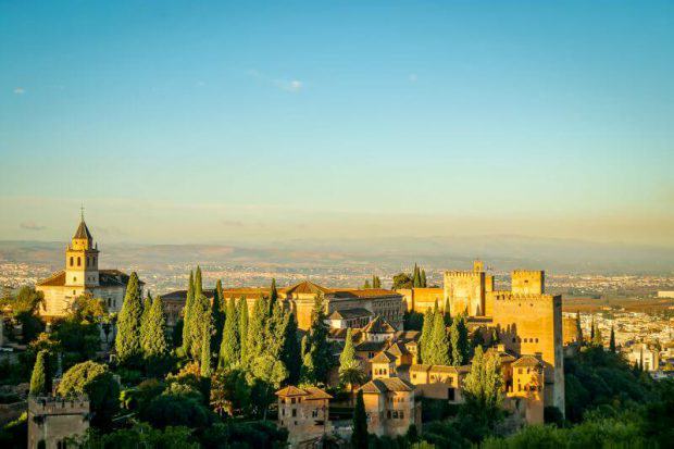 Die von der Morgensonne geküsste Alhambra