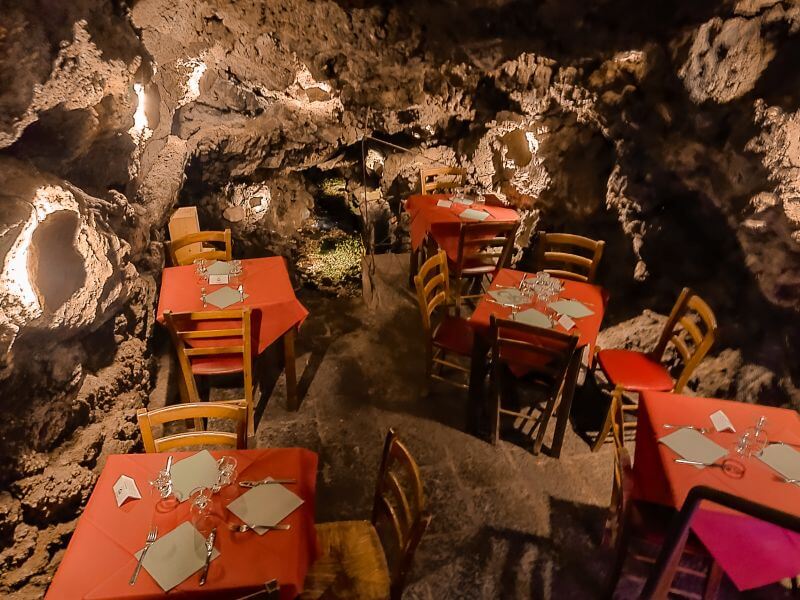 Das unterirdische Restaurant am Fluss von Catania Putia Dell'Ostello