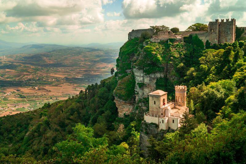 Der Blick auf das Torreta Pepoli ist eines der Highlights auf deiner Sizilien Rundreise.