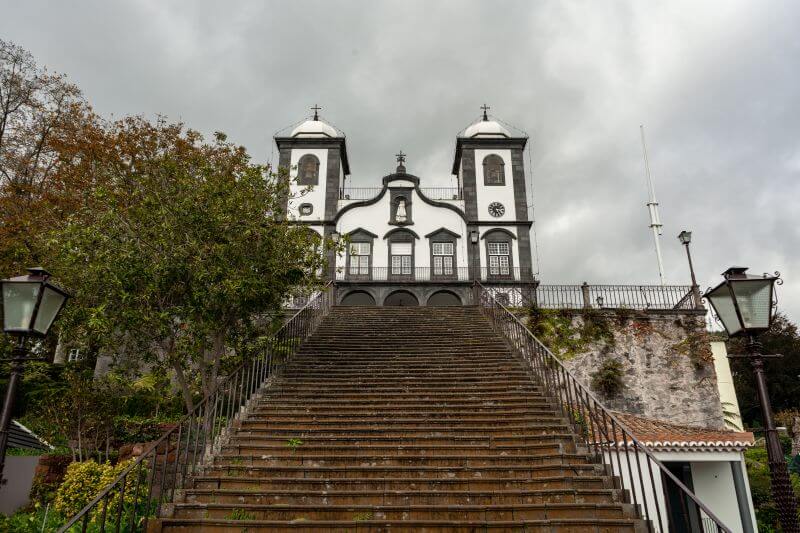 Die Treppe zur Monte Kirche.