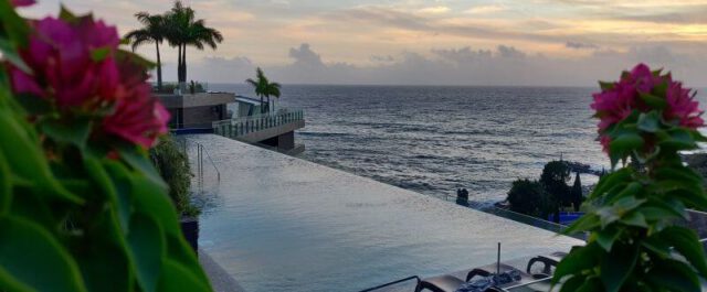 Madeira Unterkuenfte Saccharum Resort & Spa Infinity Pool mit blick aufs meer