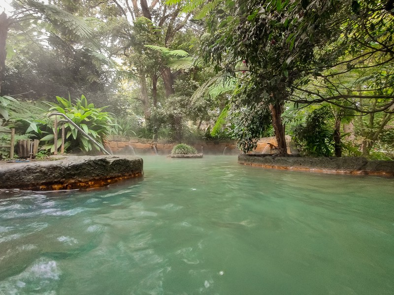 Heiße Quelle Pool im Terra Nostra Garten 