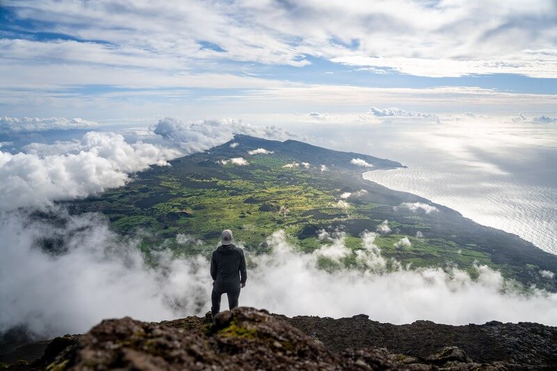 Blick auf Insel Pico vom Vulkan Gipfel aus