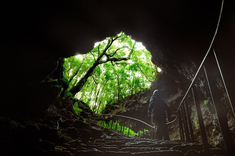 Eingang in Vulkanhöhle Gruta das Torres