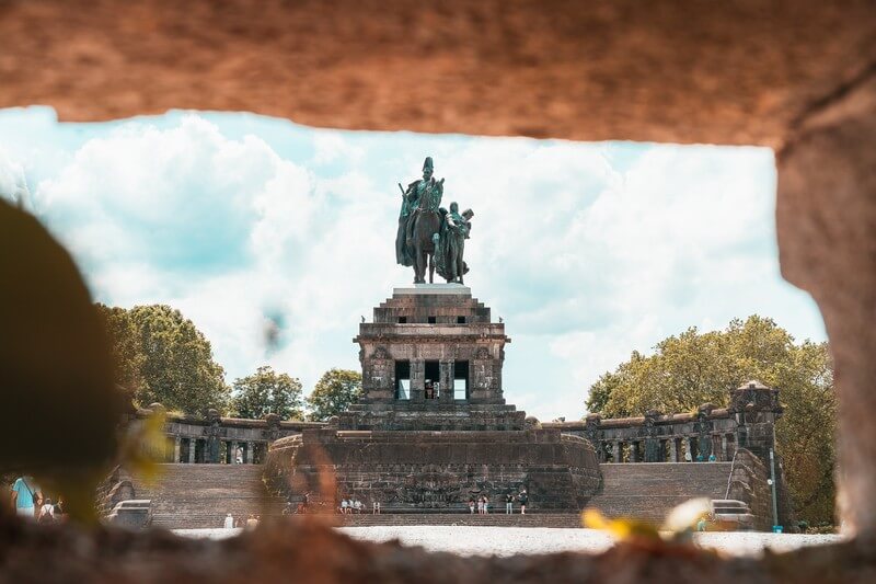 Statue von Kaiser Wilhelm am Deutschen Eck in Koblenz