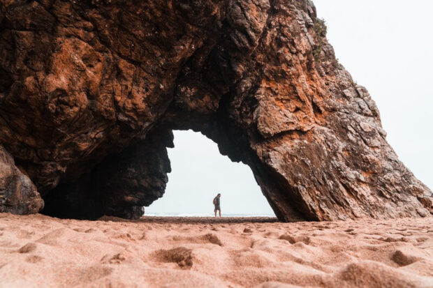 Stein Höhle Strand von Adrage an Portugals Westküste