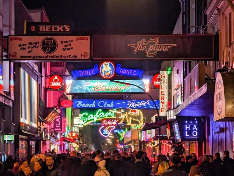 Top Secret Reeperbahn Top Hamburg Aktivitäten für jedes Wetter und Budget mit Filter