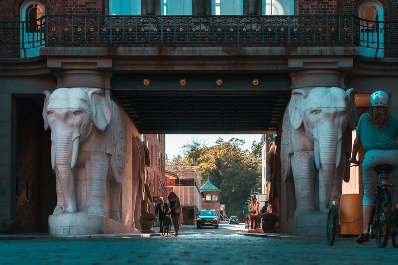 ElefantenStatuen an einem Gebäude in Carlsberg Kopenhagen 