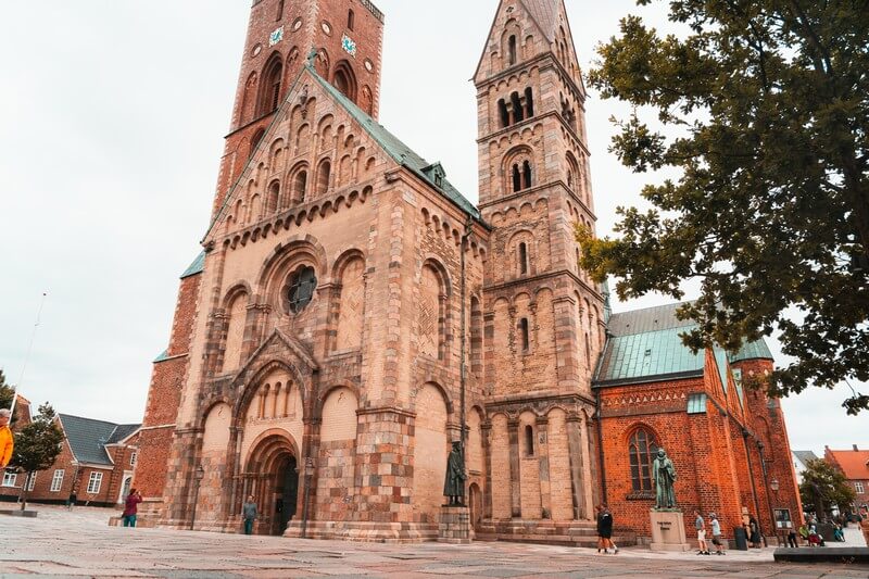 Die mächtige Kathedrale von Ribe in Dänemark