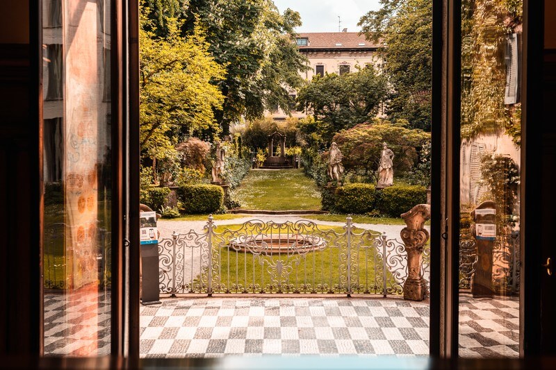 Der Blick von der Casa degli Atellani auf Leonardos Weingarten in Mailand