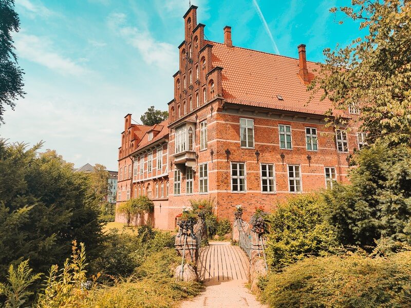 Das Bergedorfer Schloss wurde im 13. Jahrhundert als Wasserburg angelegt.