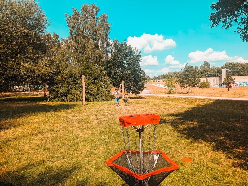Frisbee im Inselpark.