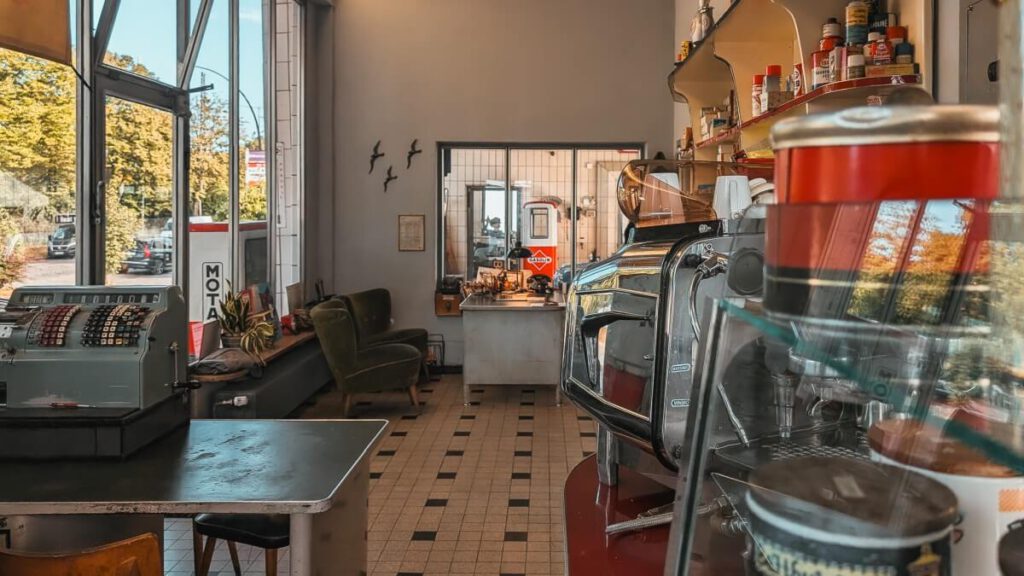 Oldtimer Tankstelle innen