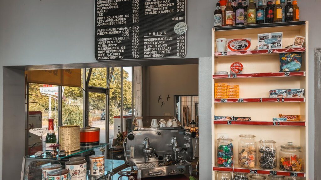 Kiosk in der Oldtimer Tankstelle