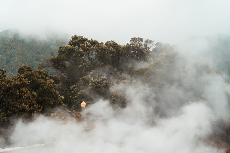 Nebel und Dampf im Dschungel von Furnas