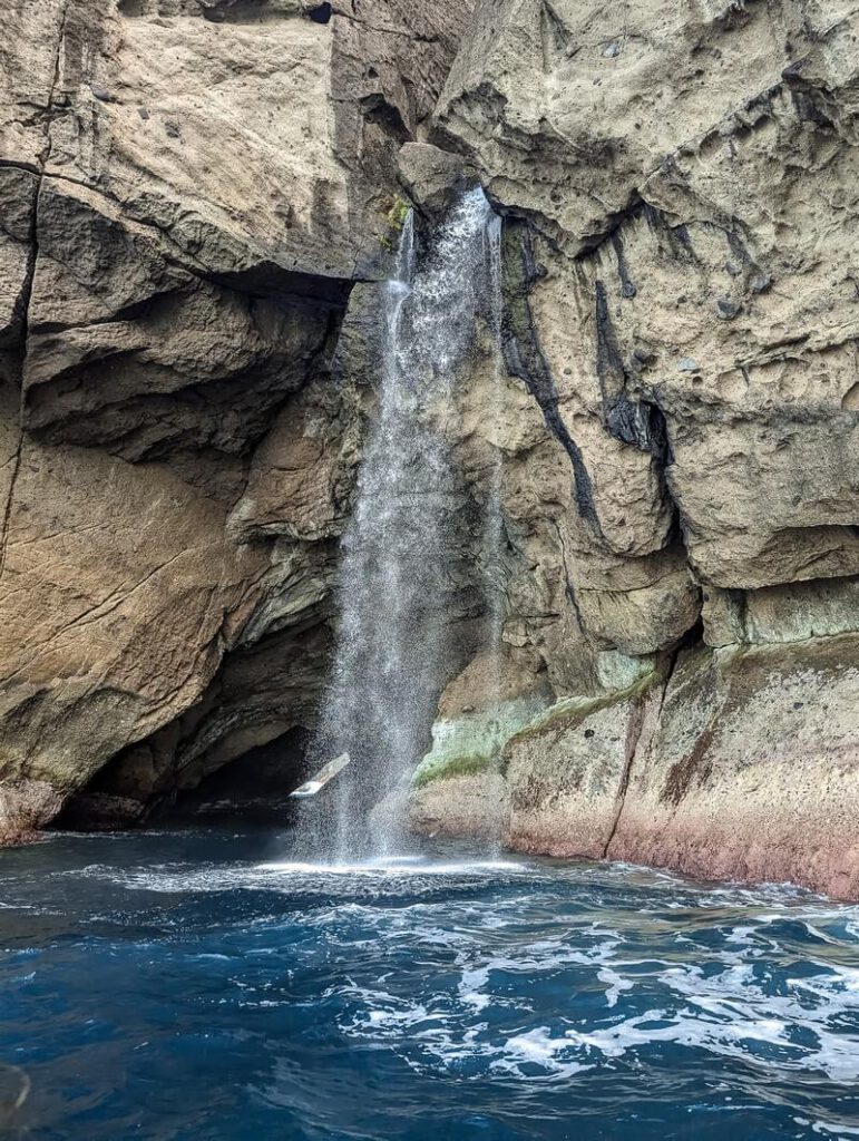 Wasserfall im OSten von Flores an der Steilküste