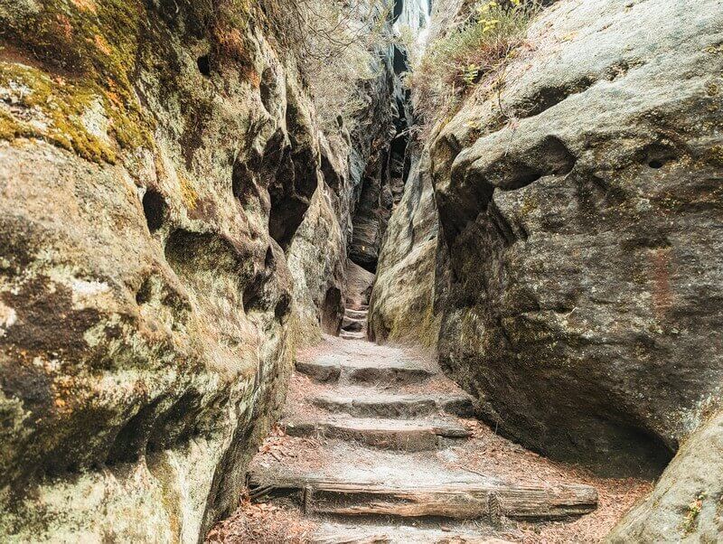 Treppenstufen in der Falkenschlucht.