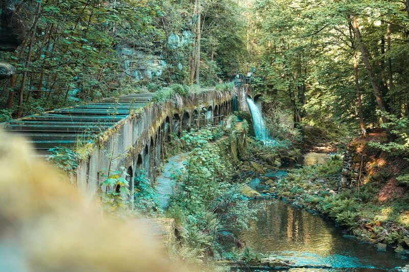 Der Wasserkanal im Lohmener Klamm