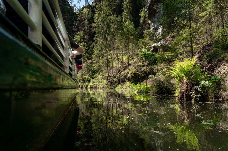 Boot entlang der Kirnitzschklamm in der Sächsischen Schweiz