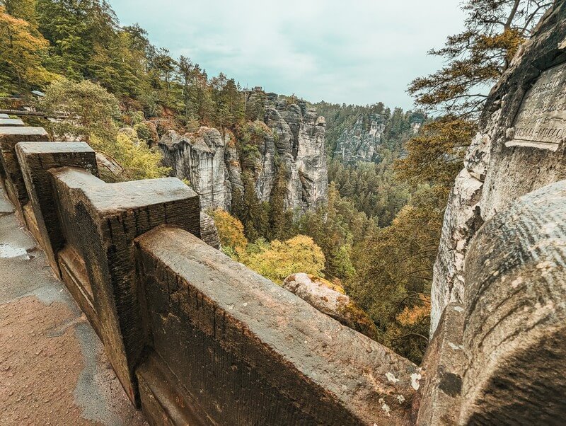 Der Blick von der Basteibrücke ins Hinterland.