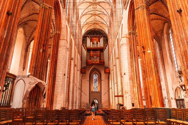 Das Innengewölbe der St. Marien-Kirche in Lübeck