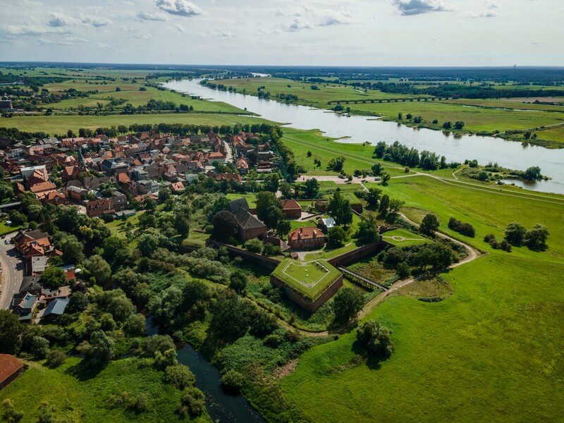 Dömitz liegt idyllisch an der Elbe