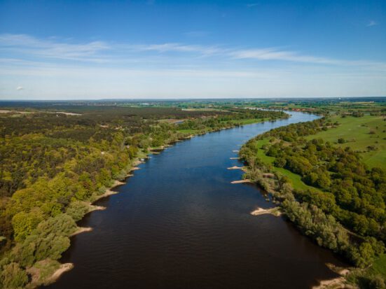 Der Fluss Elbe in Deutschland von oben