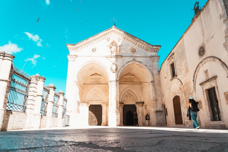 Eintritt zur Basilica Santuario di San Michele Arcangelo