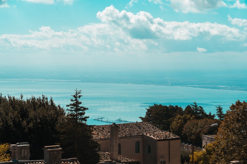 Blick von Monte Sant Angelo auf die Adria