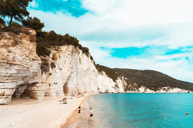 Der Strand von Vignanotica mit seinen Steilklippen