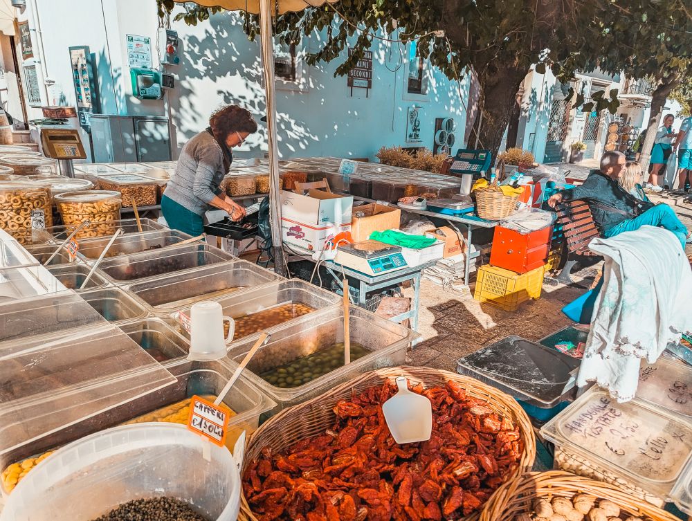 Marktstand am Largo Martellotta in Alberobello