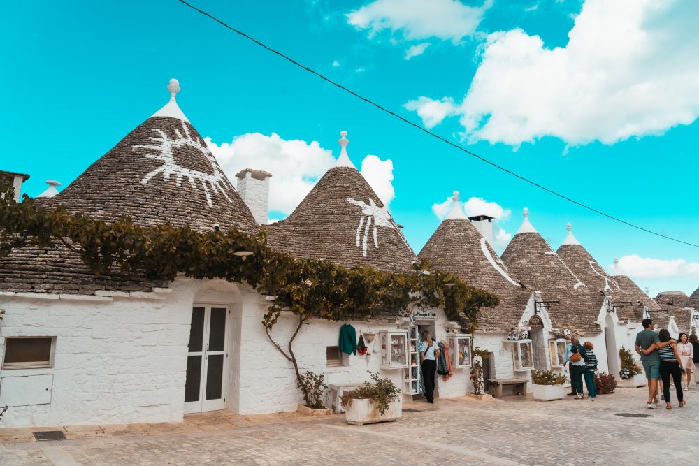 Zeichen auf den Dächern der Trulli 