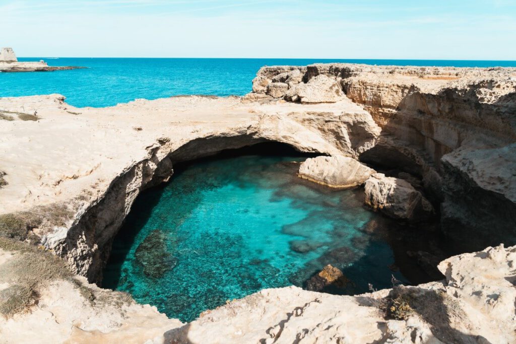 Die türkis-blau leuchtende Grotte Grande