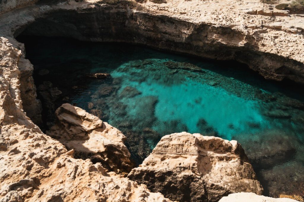 Die eingestürzte Höhle Grotta della Poesia