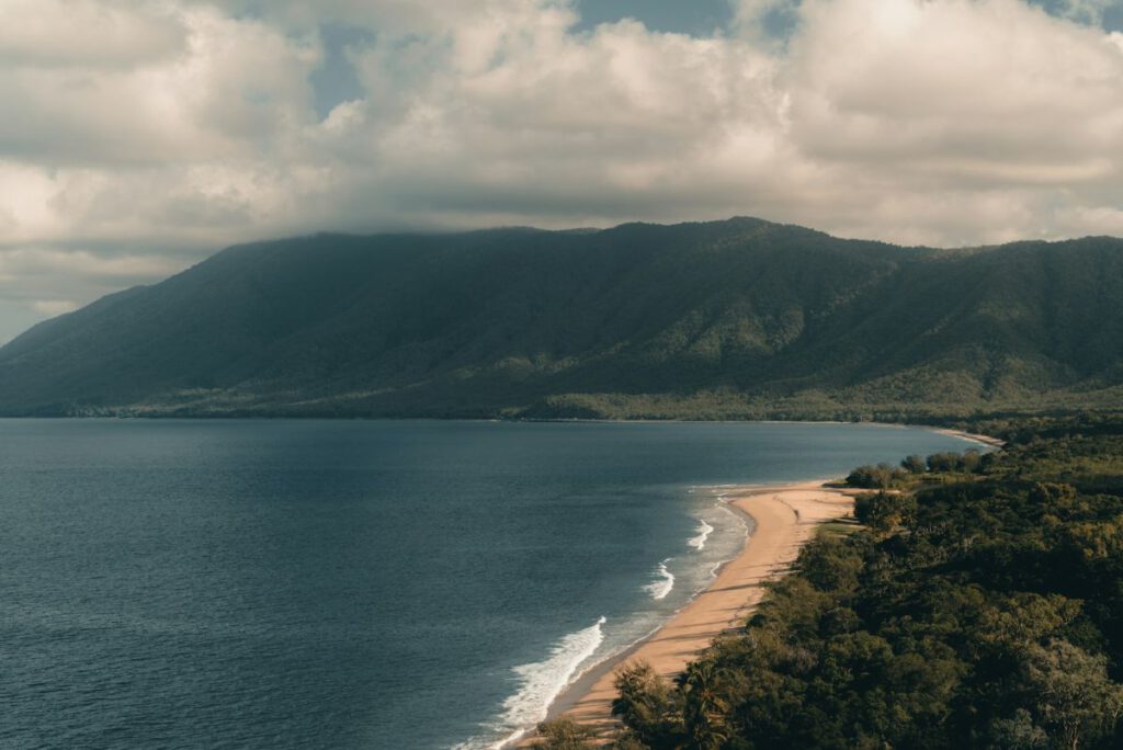 4 Mile Beach mit Blick auf den Dschungel