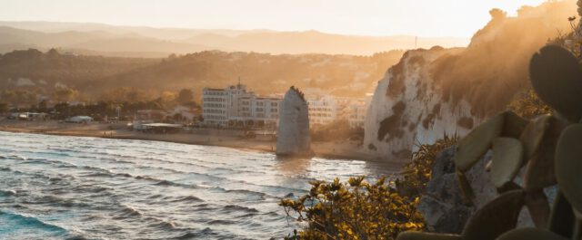 Sonnenuntergang am Monolith von Vieste.