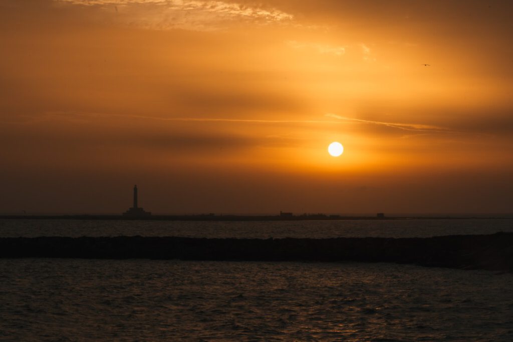 Sonnenuntergang mit Blick auf den Leuchtturm von Gallipoli