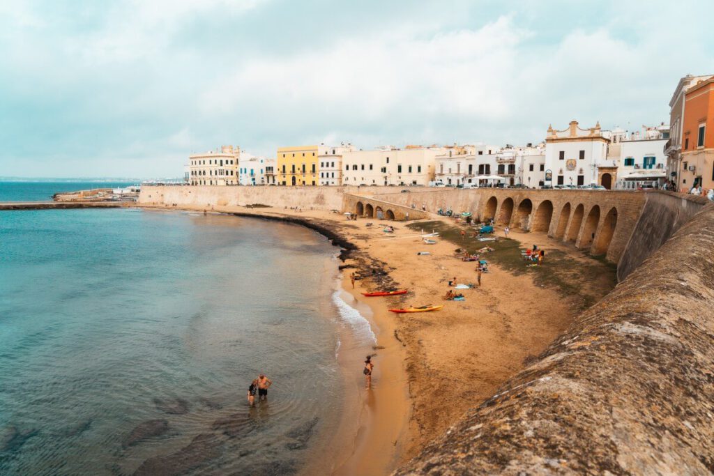 Der Strand in der Altstadt von Gallipoli: Spiaggia della Purità 