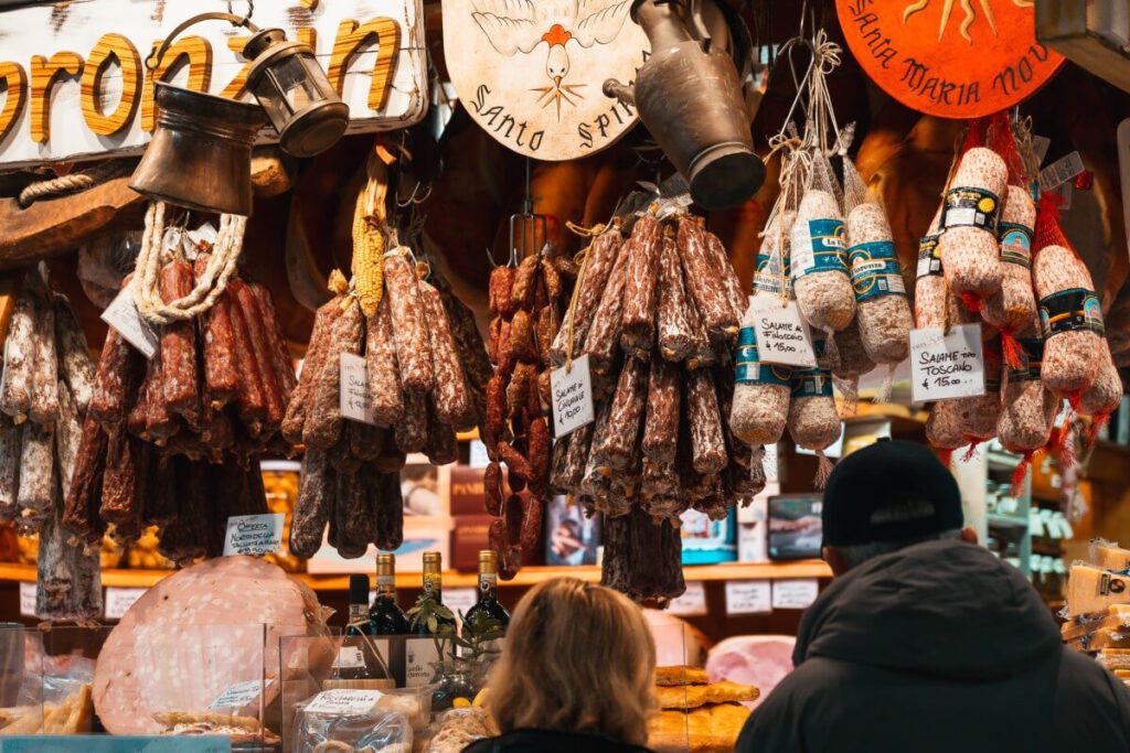 Toskanischer Käse und Wurst im Mercato Centrale Firenze