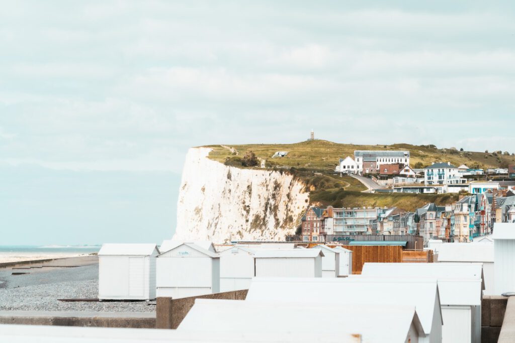 Notre Dame de la falaise Klippen vom Strand aus fotografiert