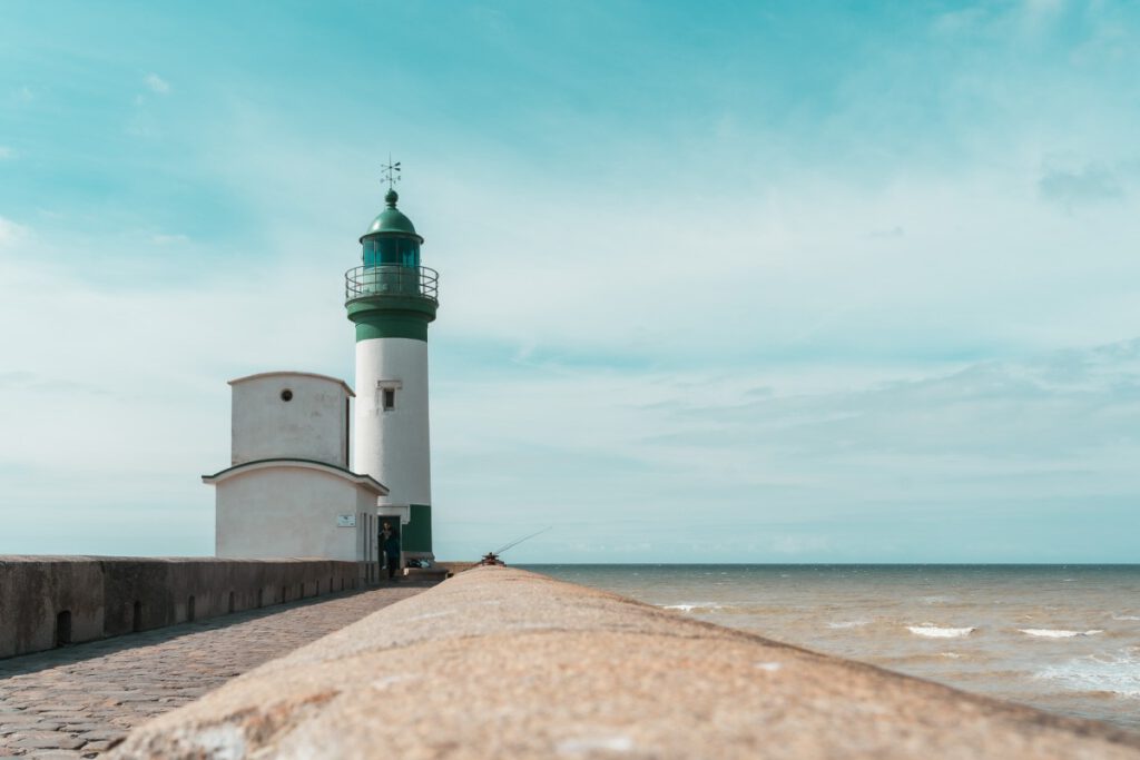 Der Grün-weiß gestreifte Leuchtturm von Le Tréport.