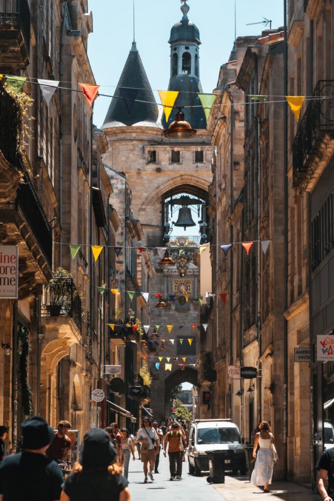belebte Straße am Grosse Gloche