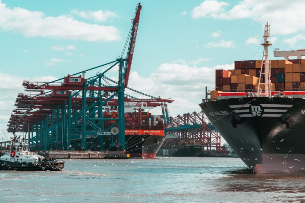 Hamburger Hafen vom Boot aus fotografiert