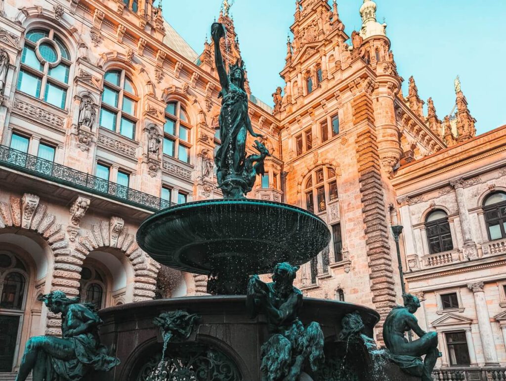 Hygieia-Brunnen im Innenhof des Hamburger Rathauses