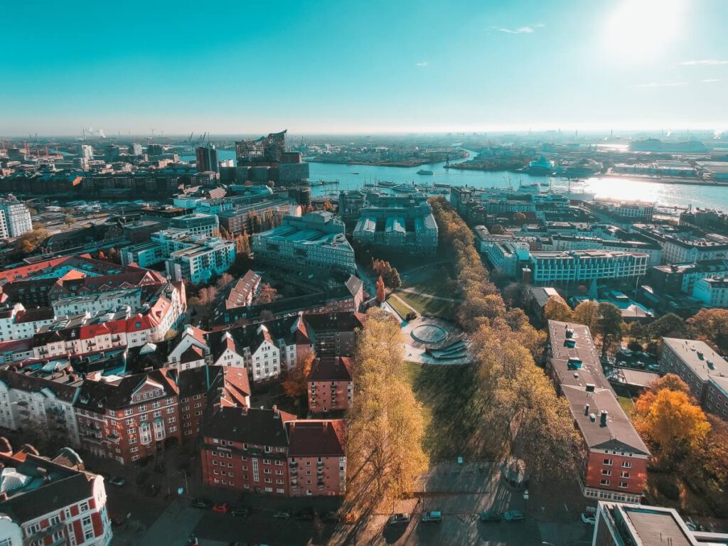 Blick auf den Hafen vom Hamburger Michel.
