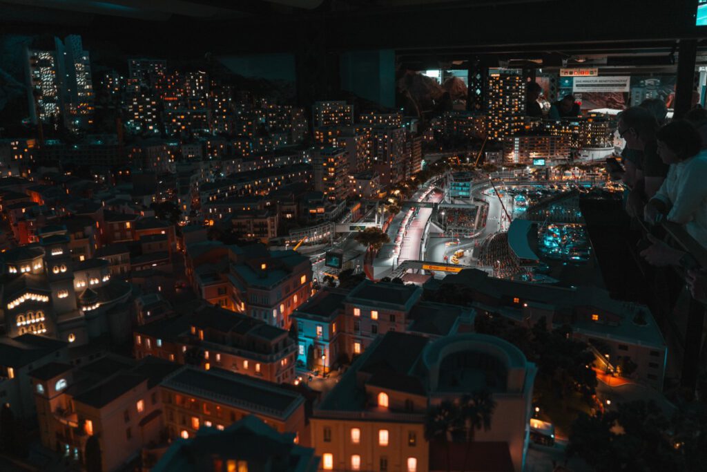 Gäste Bewundern den Bereich Monaco im Miniaturwunderland Hamburg 