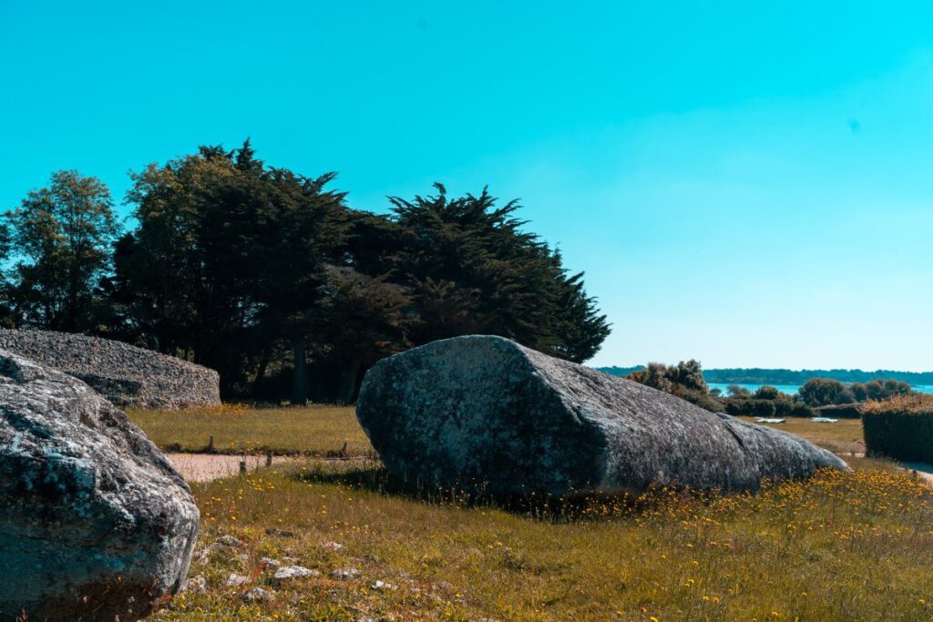 Le Grand Menhire Brise in der Bretagne