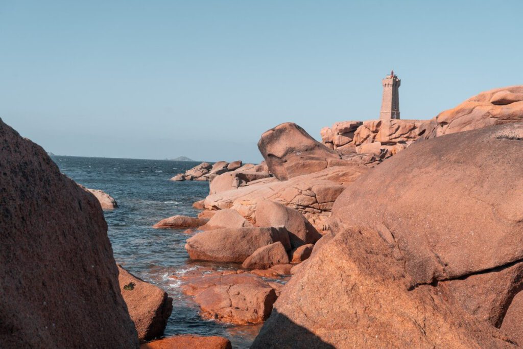 Der berühmte Phare de Mean Ruz an der Côte de Granit Rose.